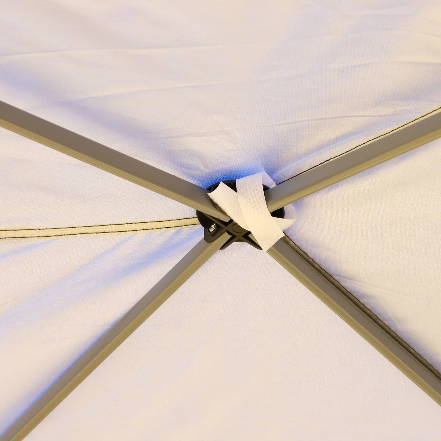 Caravane Pop-up Outsunny ultra-résistante avec cadre robuste, toit pare-UV et sac de transport pour patio, jardin, plage, cour arrière