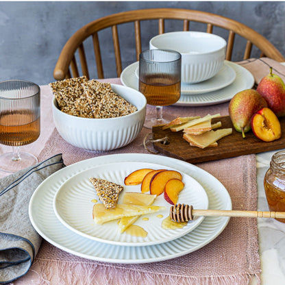 Service de table en porcelaine blanche Over and Back, 24 pièces, à bords cannelés
