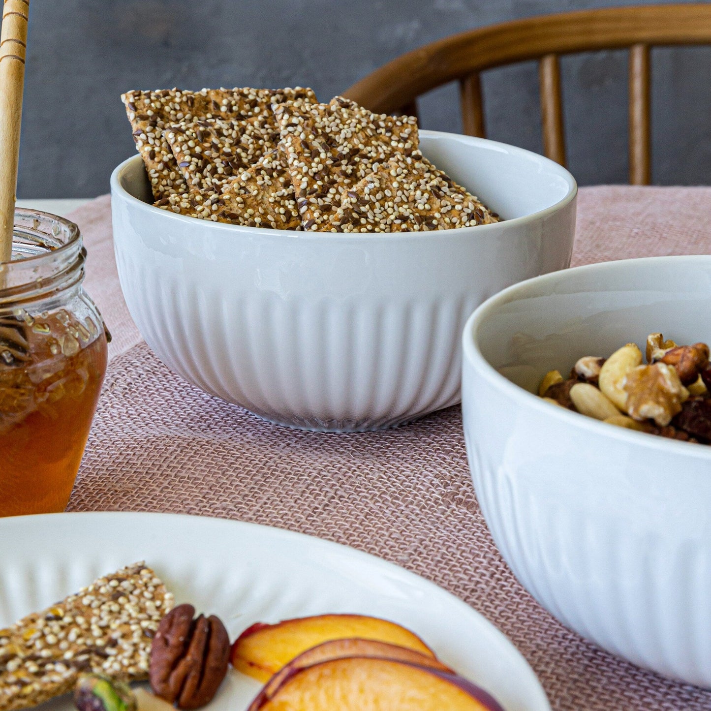 Service de table en porcelaine blanche Over and Back, 24 pièces, à bords cannelés