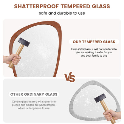 Miroir mural asymétrique en forme de galet avec cadre en pin.