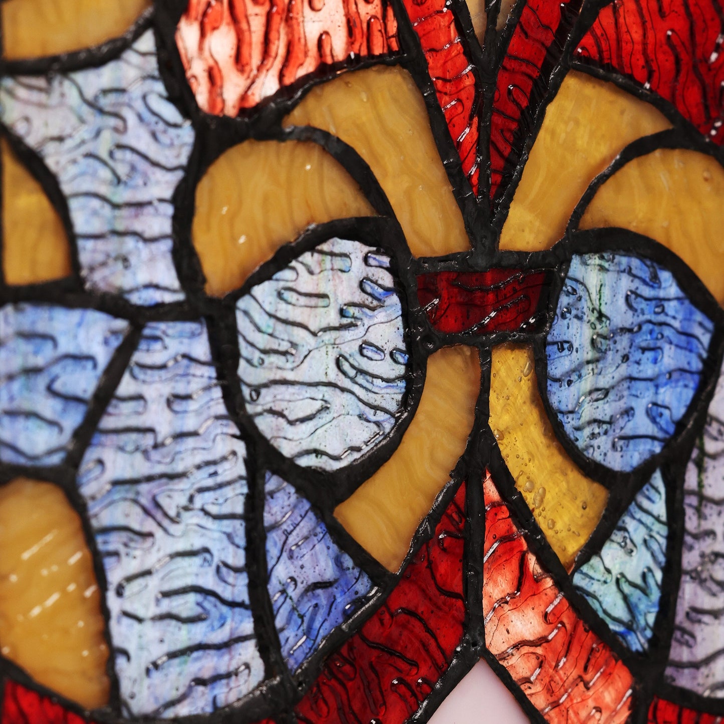 Panneau de fenêtre en verre dépoli à motifs de fleur de lis de style victorien de River of Goods - 24,1 cm (L) x 0,6 cm (l) x 91,4 cm (H)