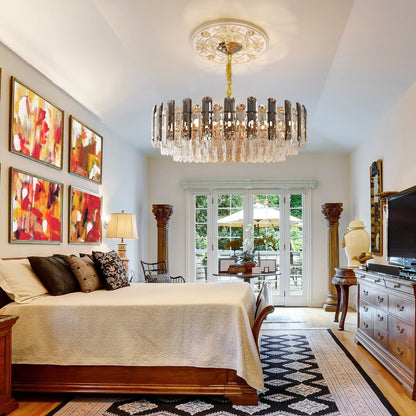 Suspension lumineuse à plusieurs couches de cristal rond avec éclairage à 3 couleurs.