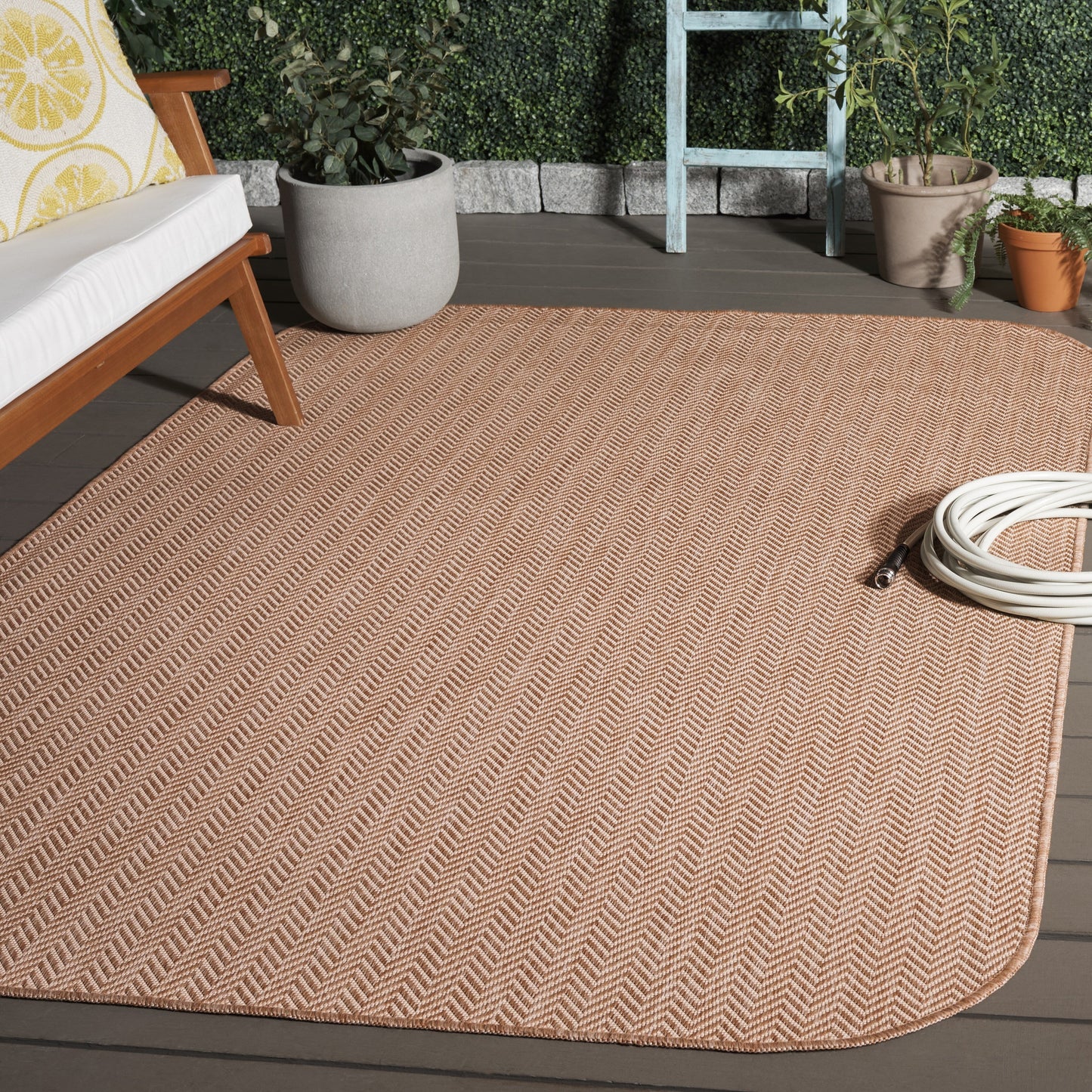 SAFAVIEH Courtyard Ilmur Indoor/ Outdoor Waterproof Patio Backyard Rug