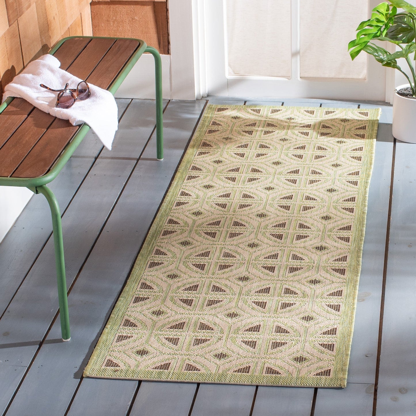SAFAVIEH Courtyard Saundra Indoor/ Outdoor Waterproof Patio Backyard Rug