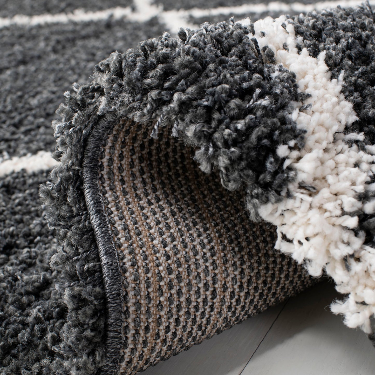 SAFAVIEH Hudson Shag Raili Diamond Trellis 2-inch Thick Rug