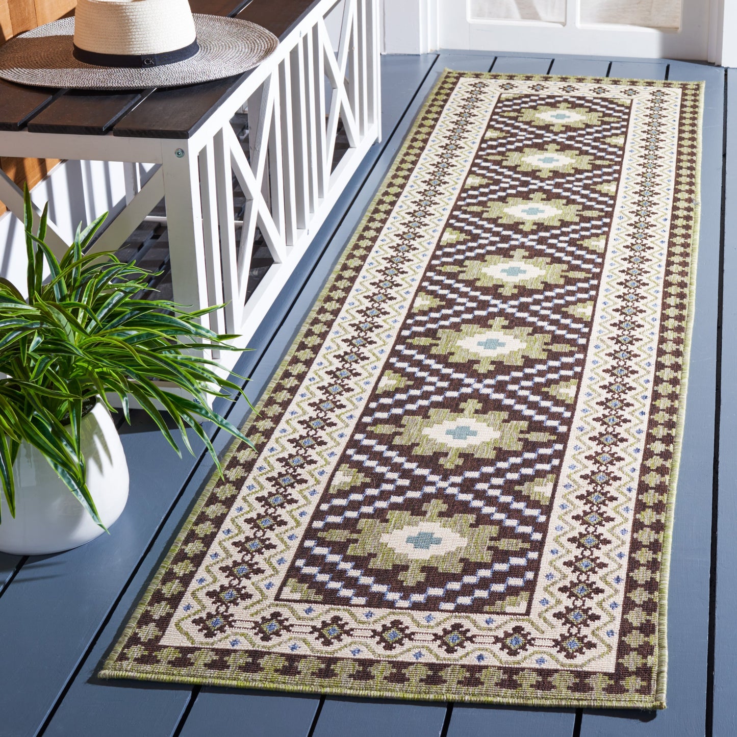 SAFAVIEH Veranda Rita Indoor/ Outdoor Waterproof Patio Backyard Rug