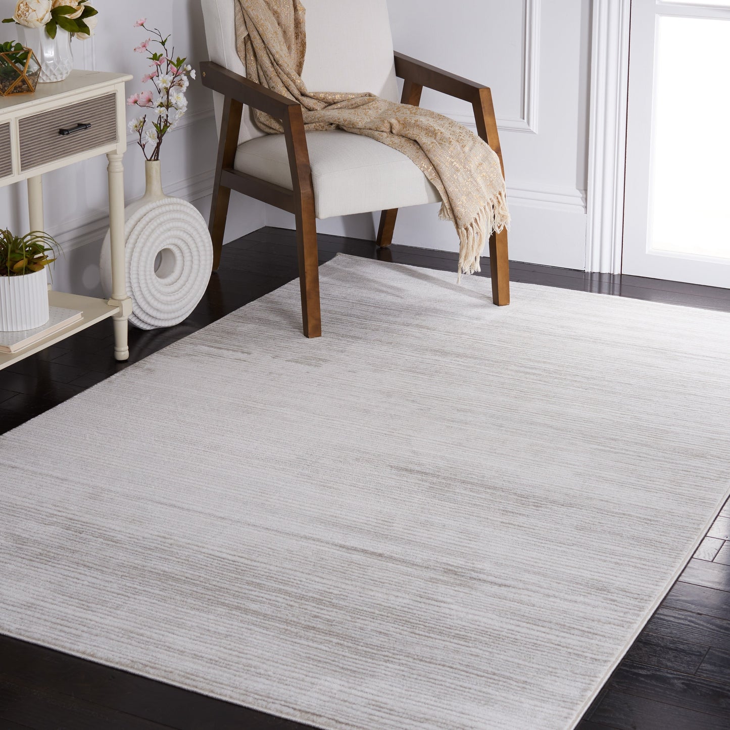 SAFAVIEH Vision Sunanda Modern Ombre Tonal Rug.