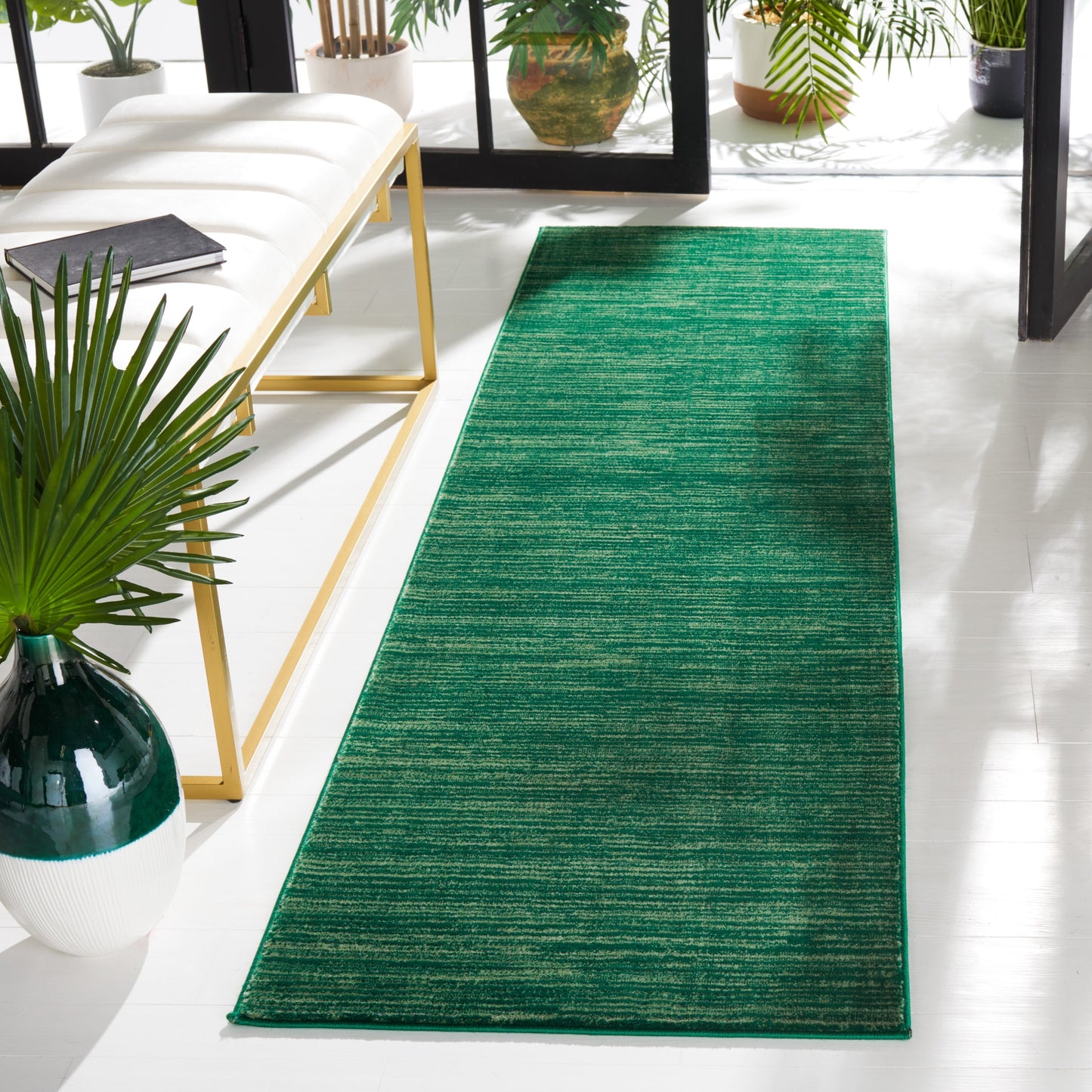 SAFAVIEH Vision Sunanda Modern Ombre Tonal Rug.