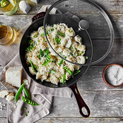 Casserole en fonte Daily de STAUB, 2,9 qt, avec couvercle en verre