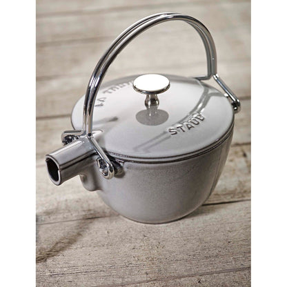 Bouilloire à thé ronde en fonte STAUB, 1 quart