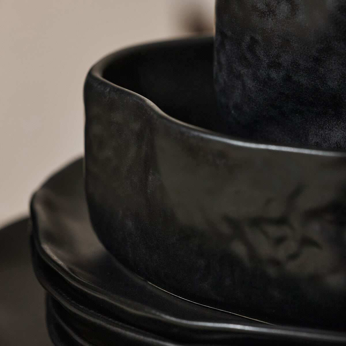 Service de table en grès ATIK de Stone by Mercer Project