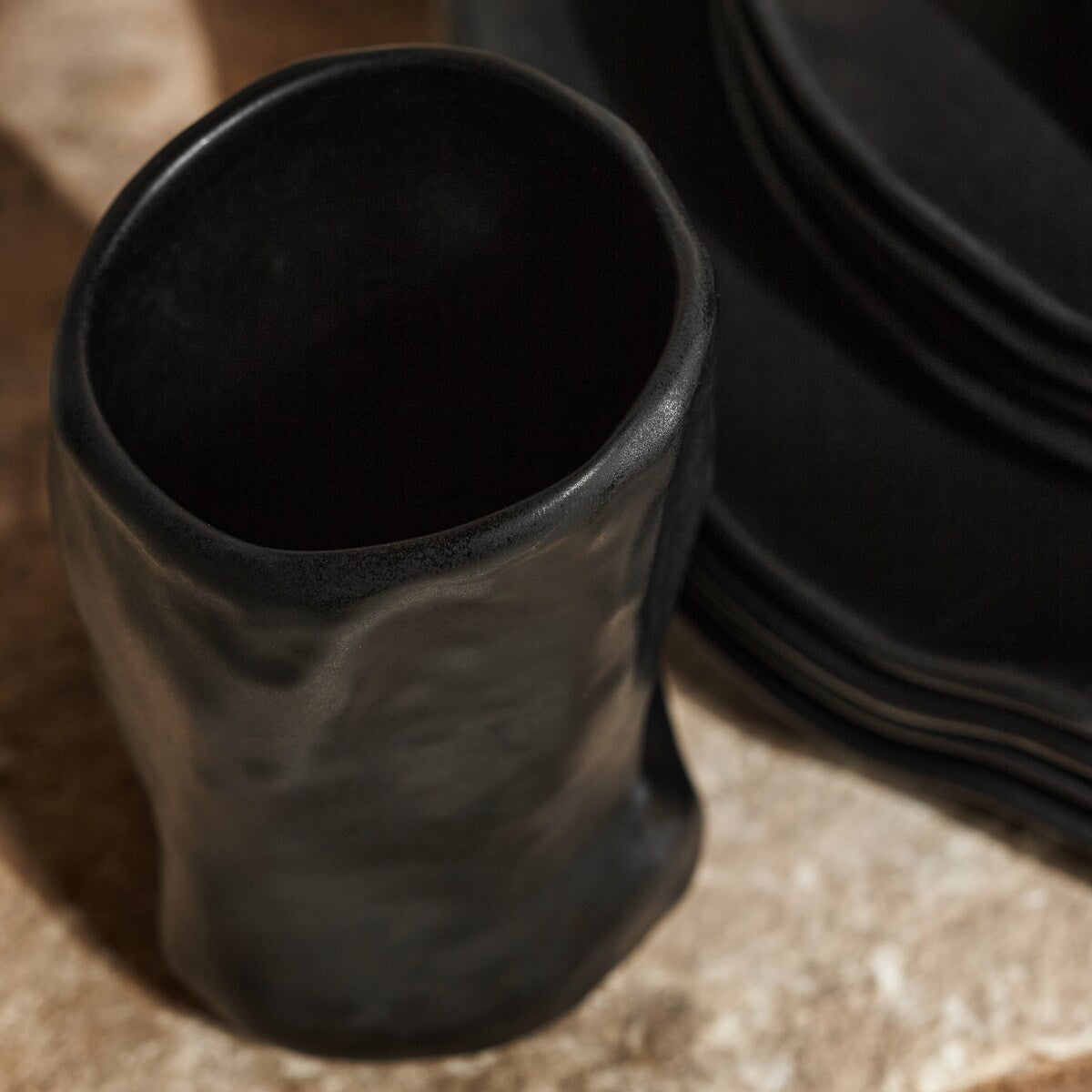 Service de table en grès ATIK de Stone by Mercer Project