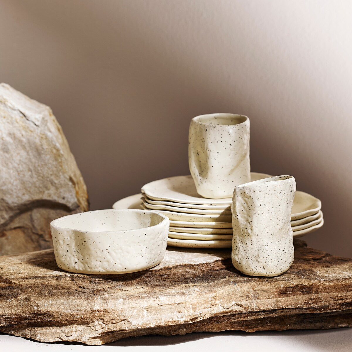 Service de table en grès ATIK de Stone by Mercer Project
