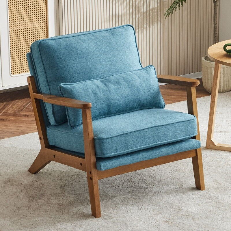 Fauteuil d'appoint en lin mélangé avec pieds en bois et un coussin beige.