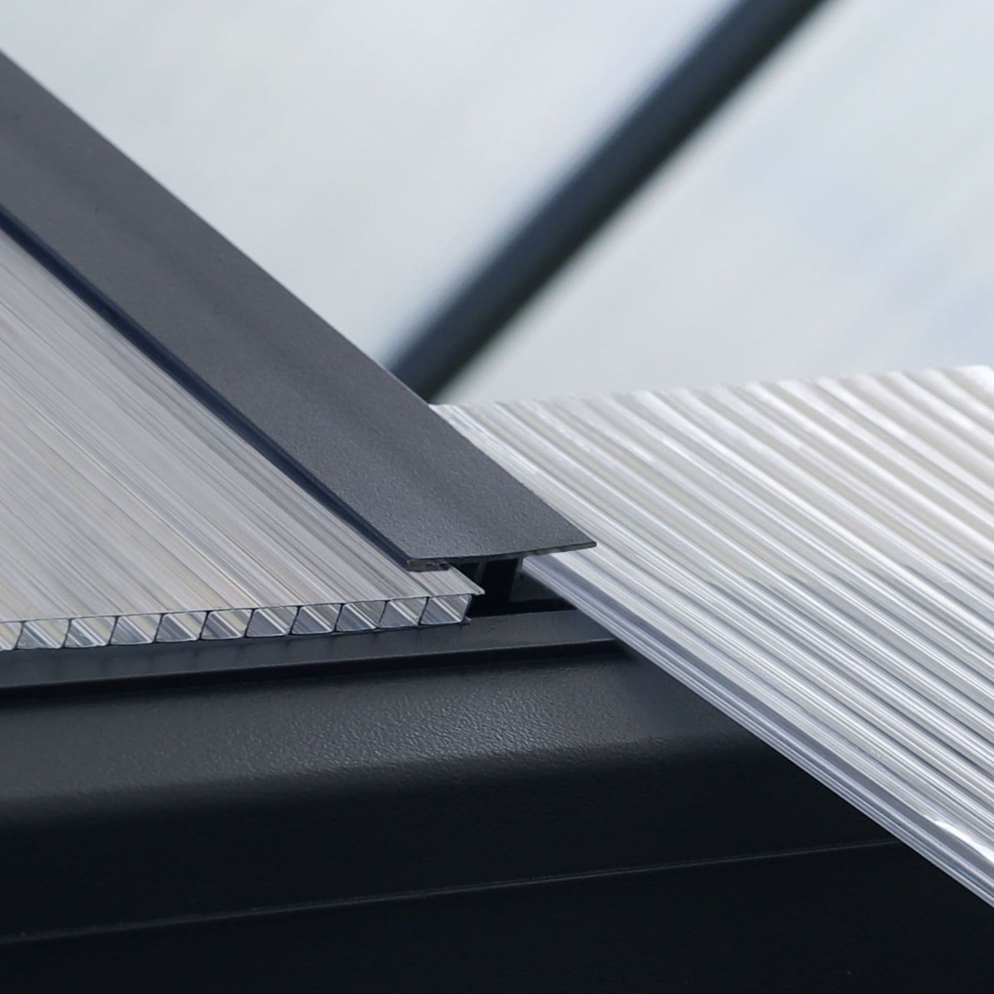 VEIKOUS Kit de serre de jardin à entrée latérale en aluminium avec fenêtre de toit réglable et porte verrouillable, gris.