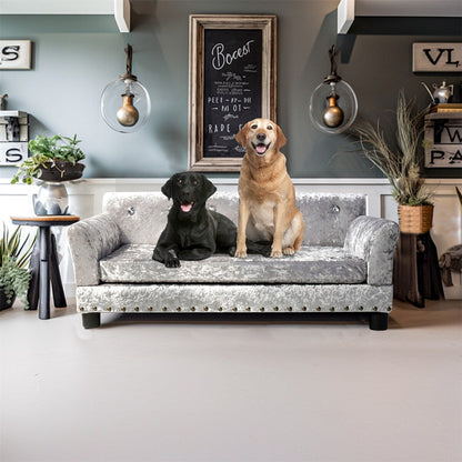 Lit pour animaux de compagnie en forme de canapé en velours capitonné, recouvert de tissu et doté d'un coussin amovible.