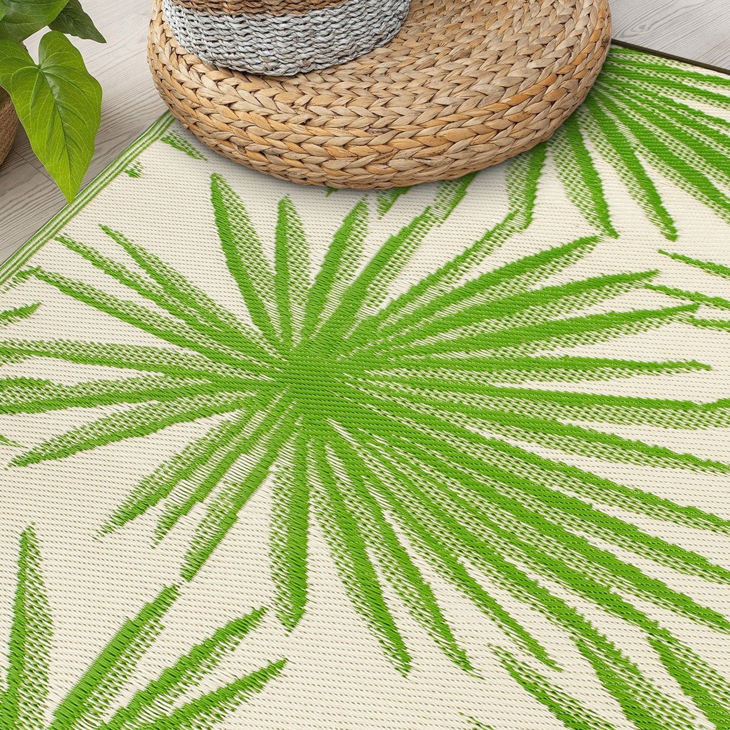 World Rug Gallery Floral Tropical Reversible Recycled Plastic Outdoor Rugs